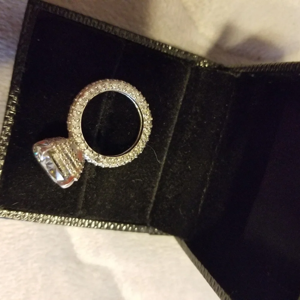 Moissanite ring - Picture 3 of 7